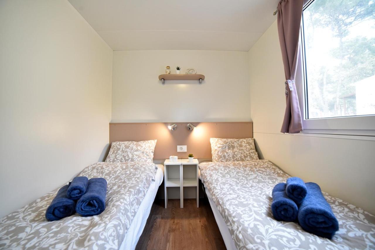 Mobile Home Posidonija Biograd Na Moru Buitenkant foto