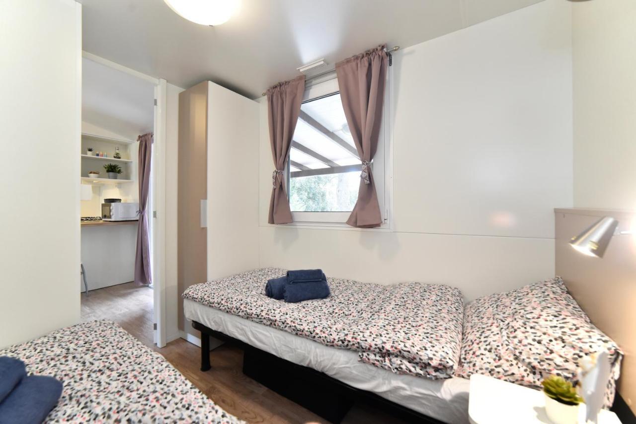 Mobile Home Posidonija Biograd Na Moru Buitenkant foto